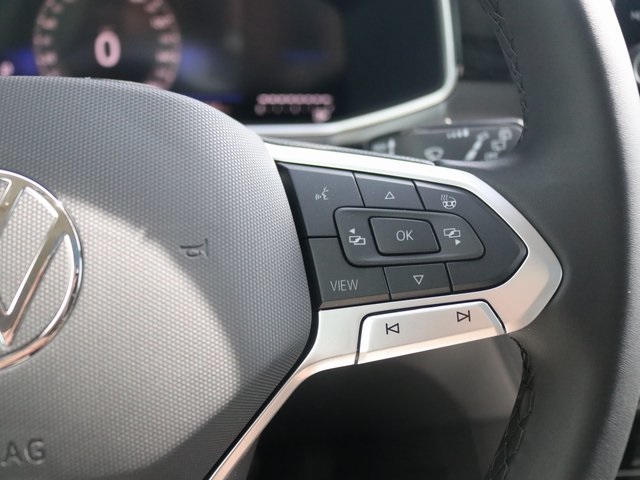 2025 Volkswagen Taos SE photo 14