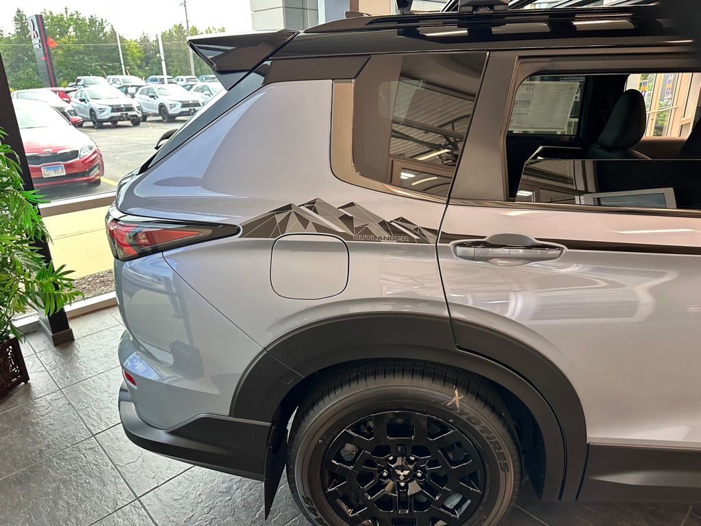 2025 Mitsubishi Outlander SE Ralliart photo 4
