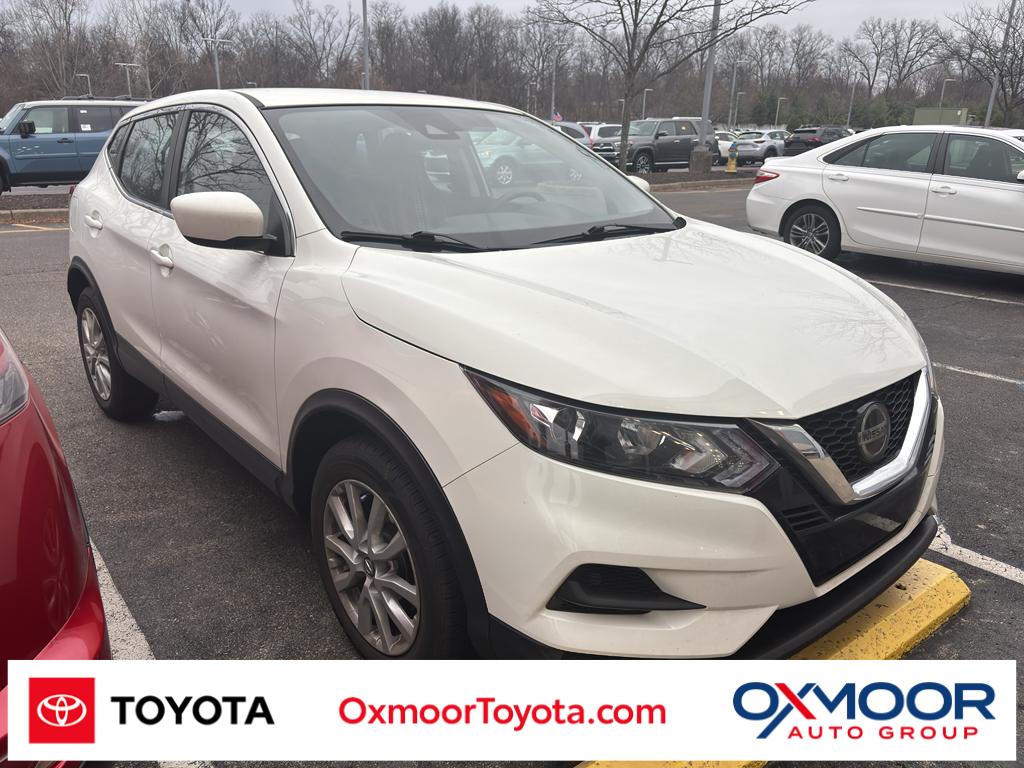 2022 Nissan Rogue Sport S's photo