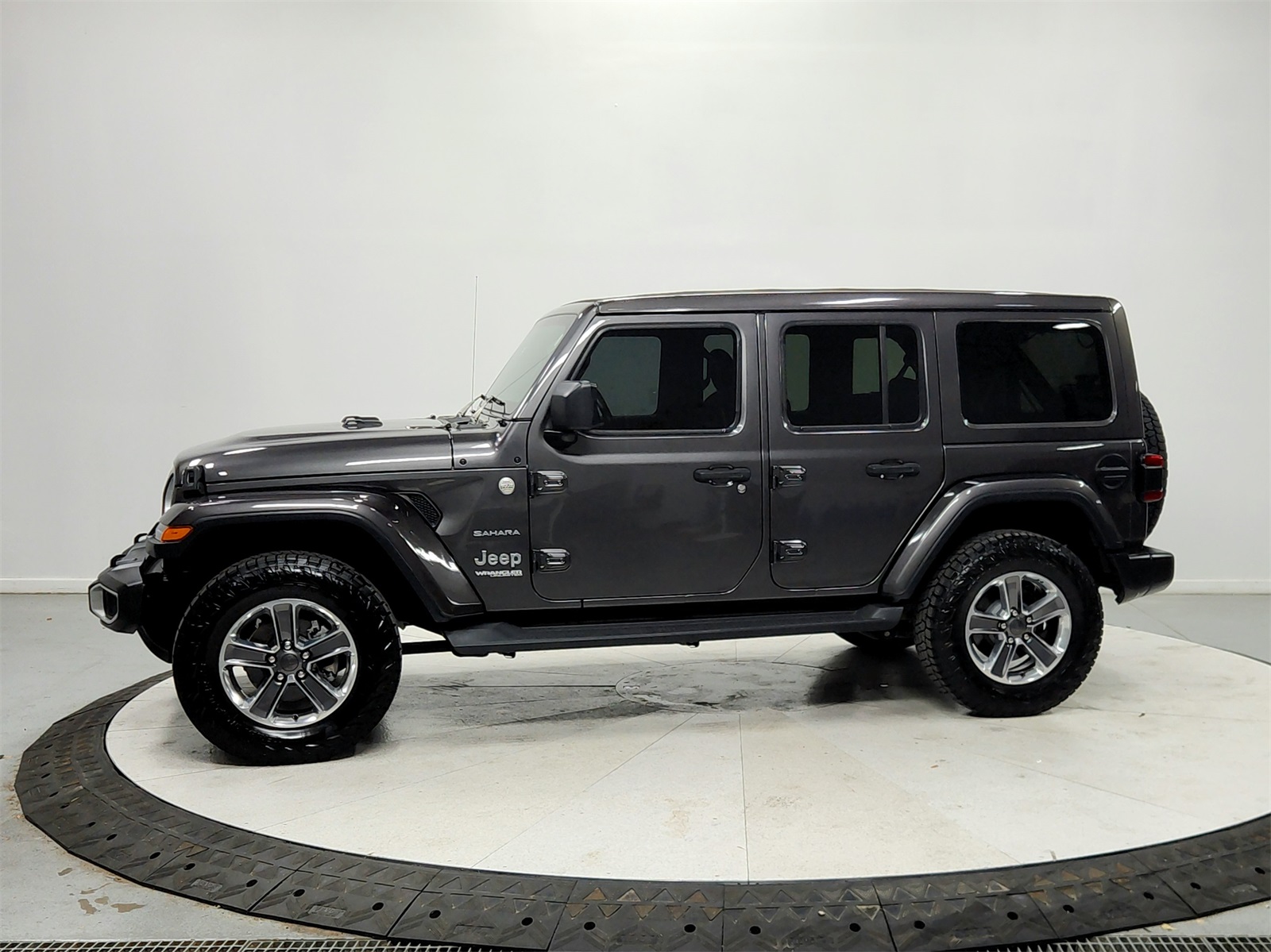 2021 Jeep Wrangler Unlimited Sahara photo 4