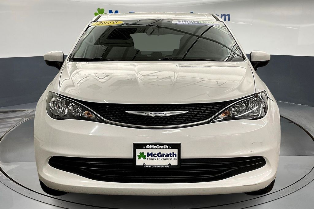 2019 Chrysler Pacifica LX photo 4