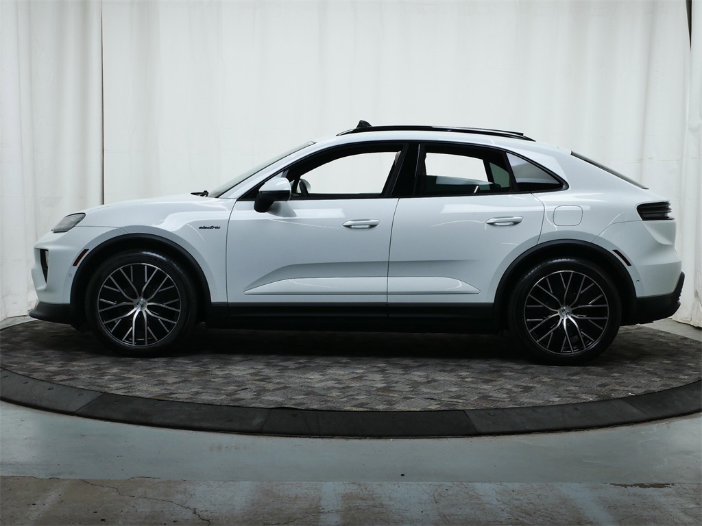 2025 Porsche Macan Electric 4 photo 2