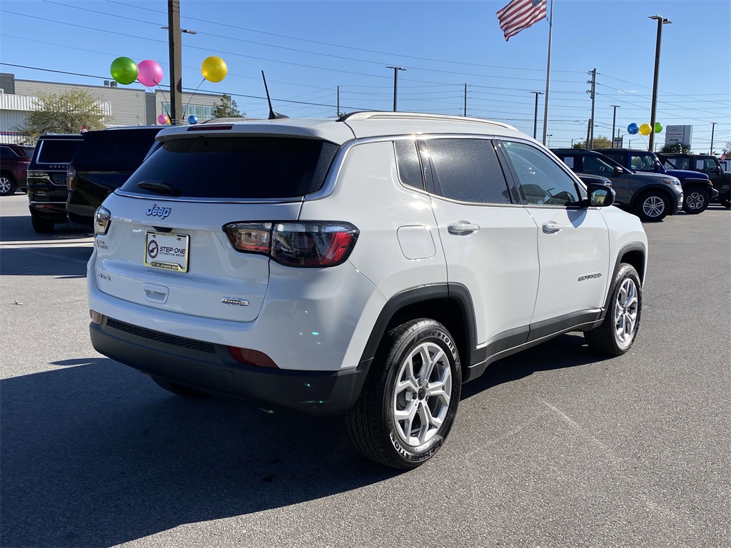 2025 Jeep Compass Latitude photo 2