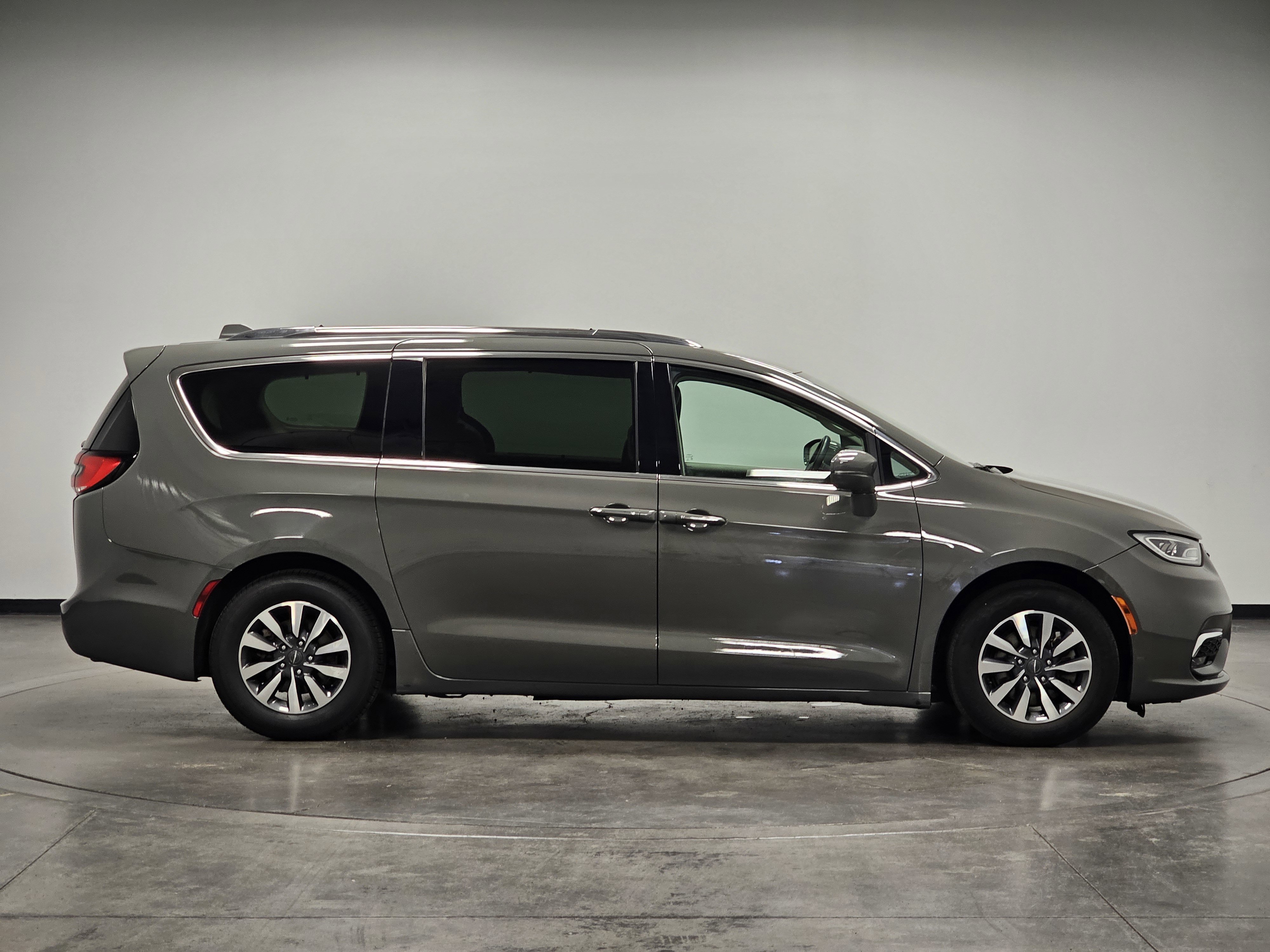 2021 Chrysler Pacifica Touring L photo 5