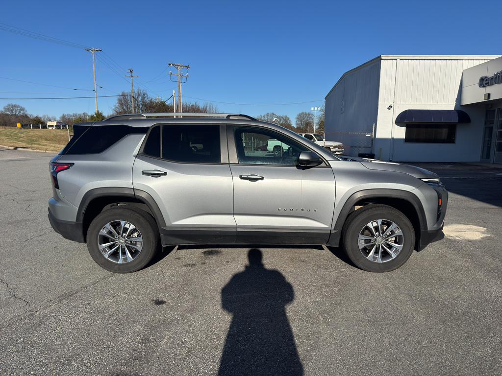 2025 Chevrolet Equinox LT photo 3