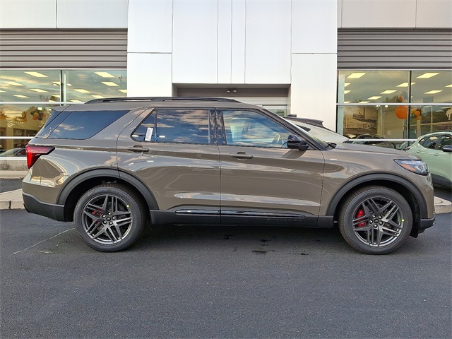 2026 Ford Explorer ST-LINE's photo