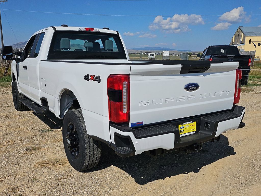 2025 Ford F-350 photo 14