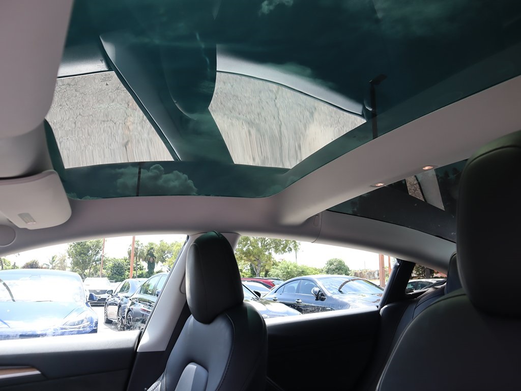 2021 Tesla Model 3 Standard Range Plus photo 17