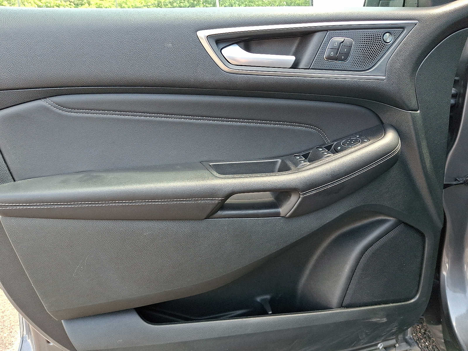 2024 Ford Edge Titanium photo 12