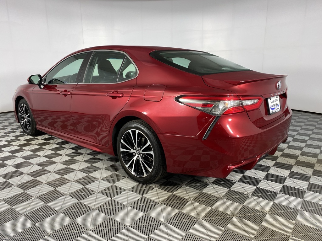 2018 Toyota Camry SE photo 14