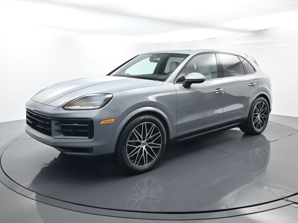 2025 Porsche Cayenne S's photo