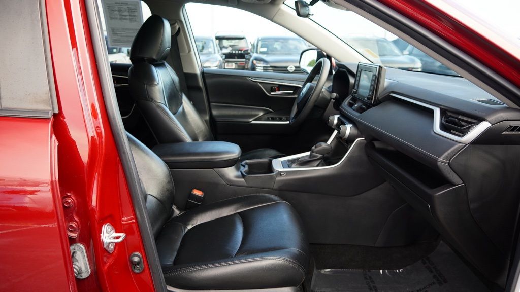 2022 Toyota RAV4 XLE photo 18
