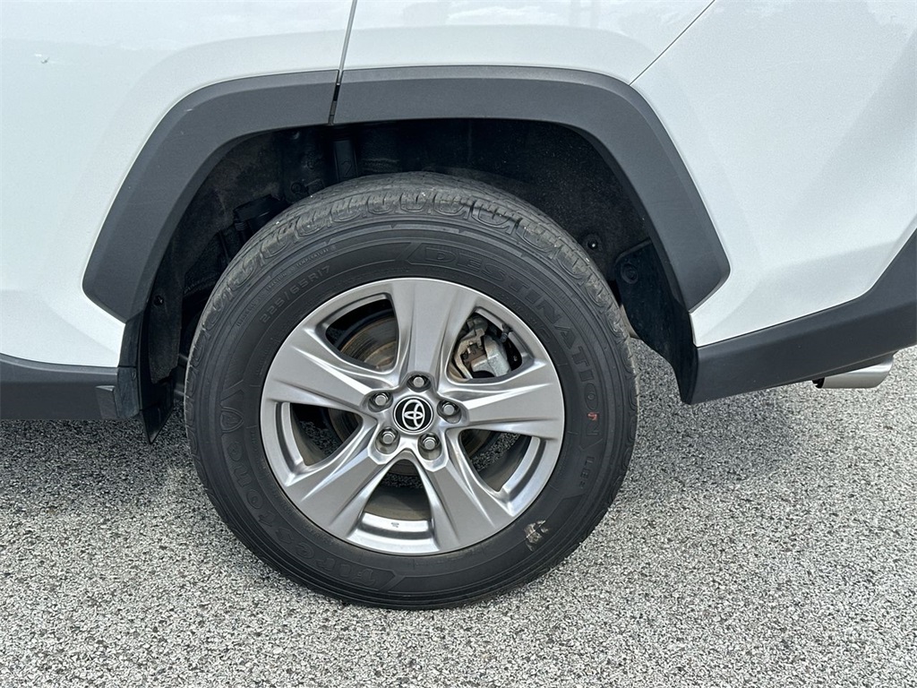 2023 Toyota RAV4 XLE photo 24