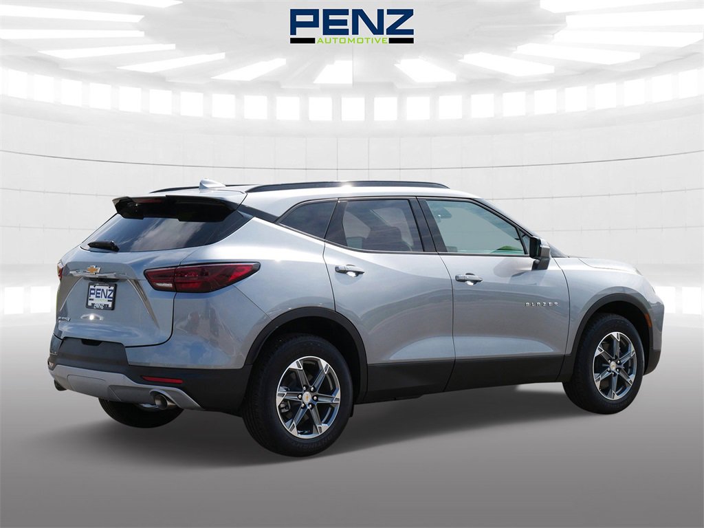 2025 Chevrolet Blazer 3LT photo 2