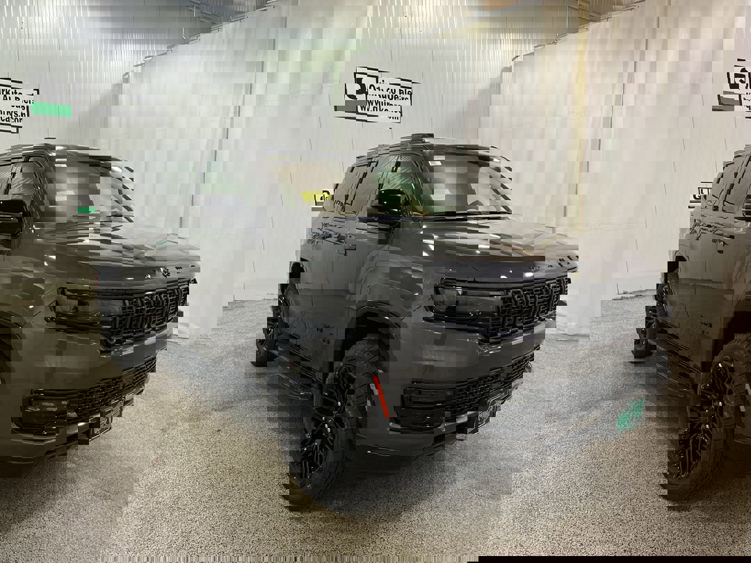 2025 Jeep Wagoneer Series II's photo