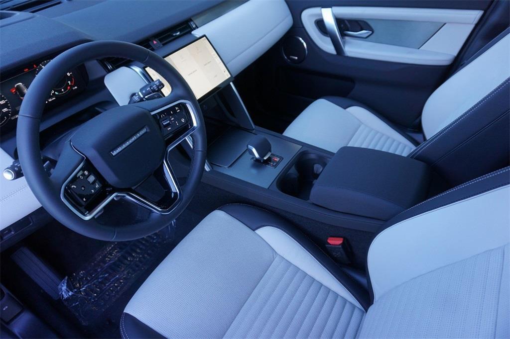 2025 Land Rover Discovery Sport Dynamic SE photo 6