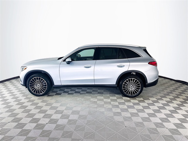 2026 Mercedes Benz GLC 300 4MATIC photo 4