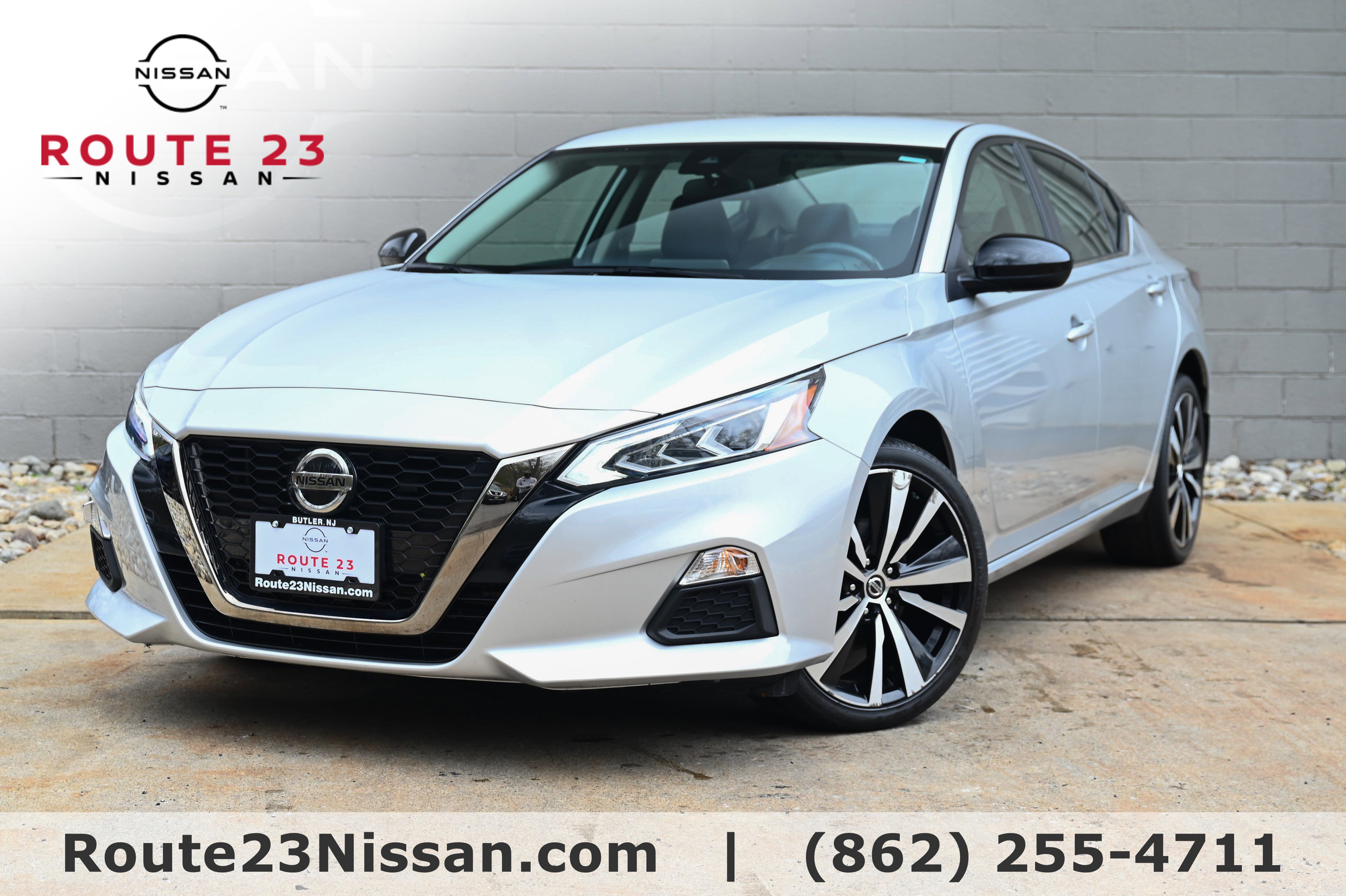 2022 Nissan Altima SR's photo