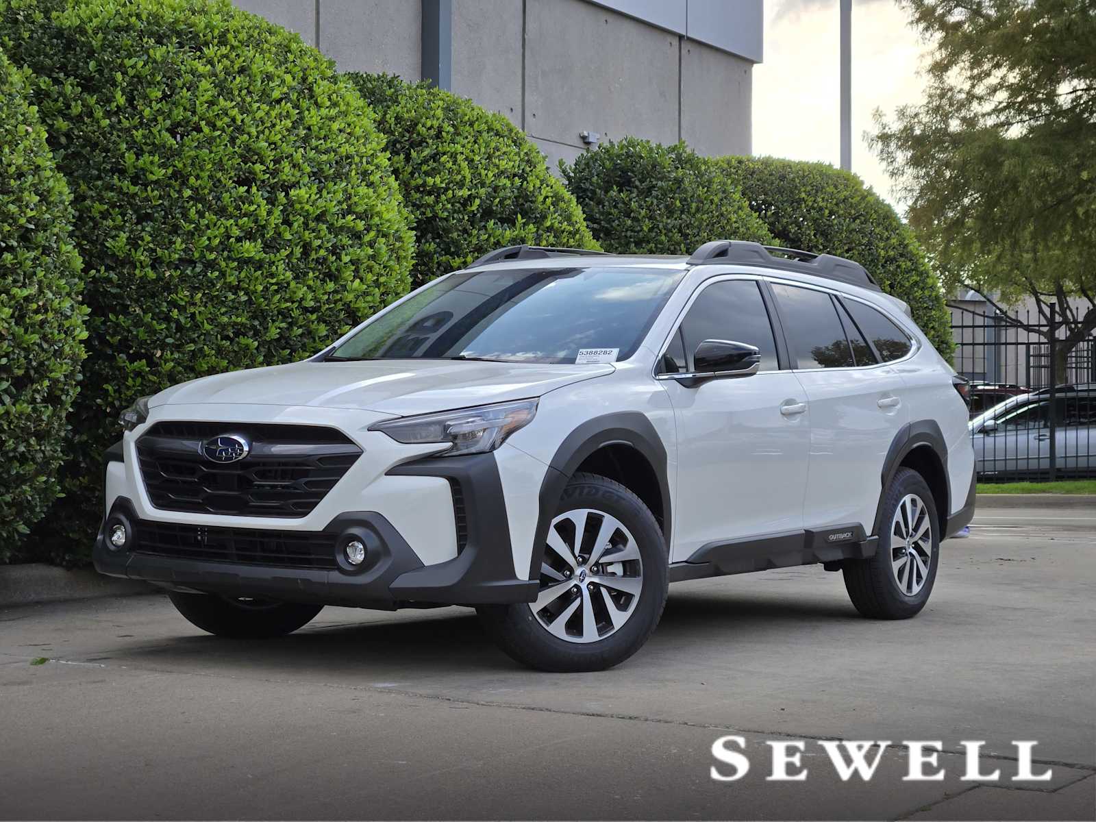 2025 Subaru Outback Premium's photo