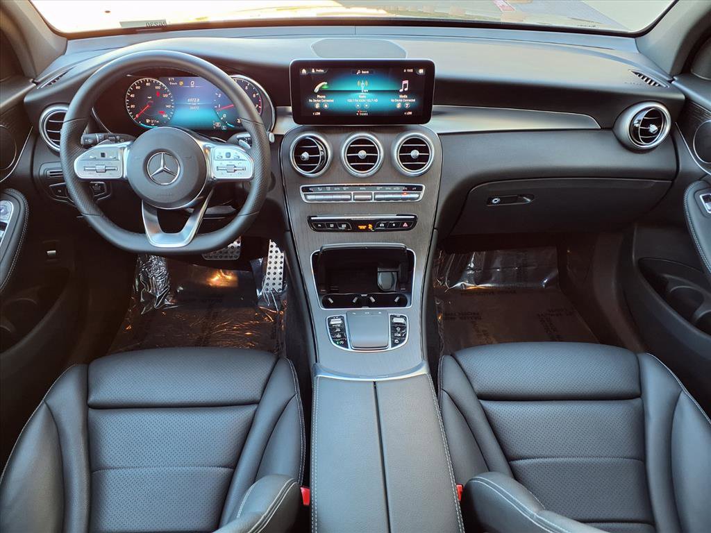 2022 Mercedes Benz GLC 300 photo 2
