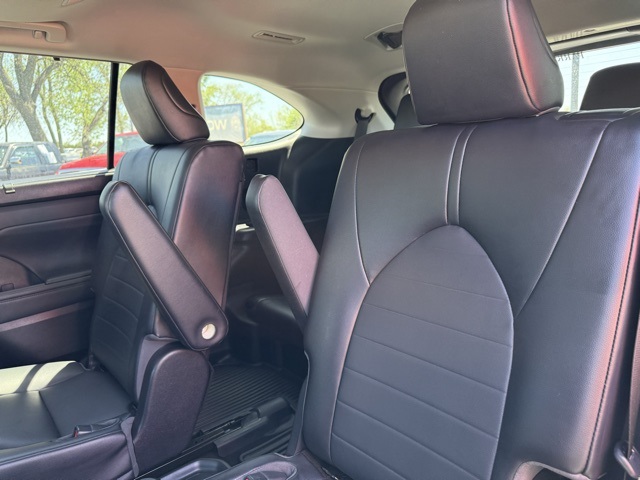 2022 Toyota Highlander XLE photo 19