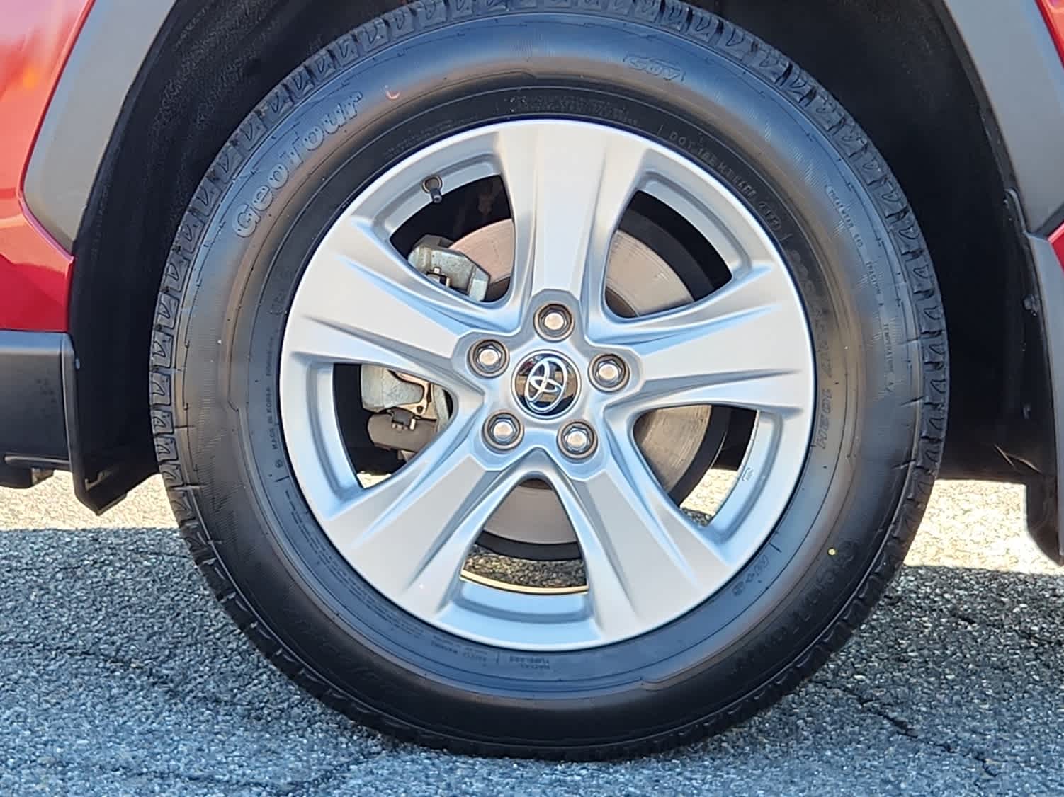 2020 Toyota RAV4 XLE photo 3