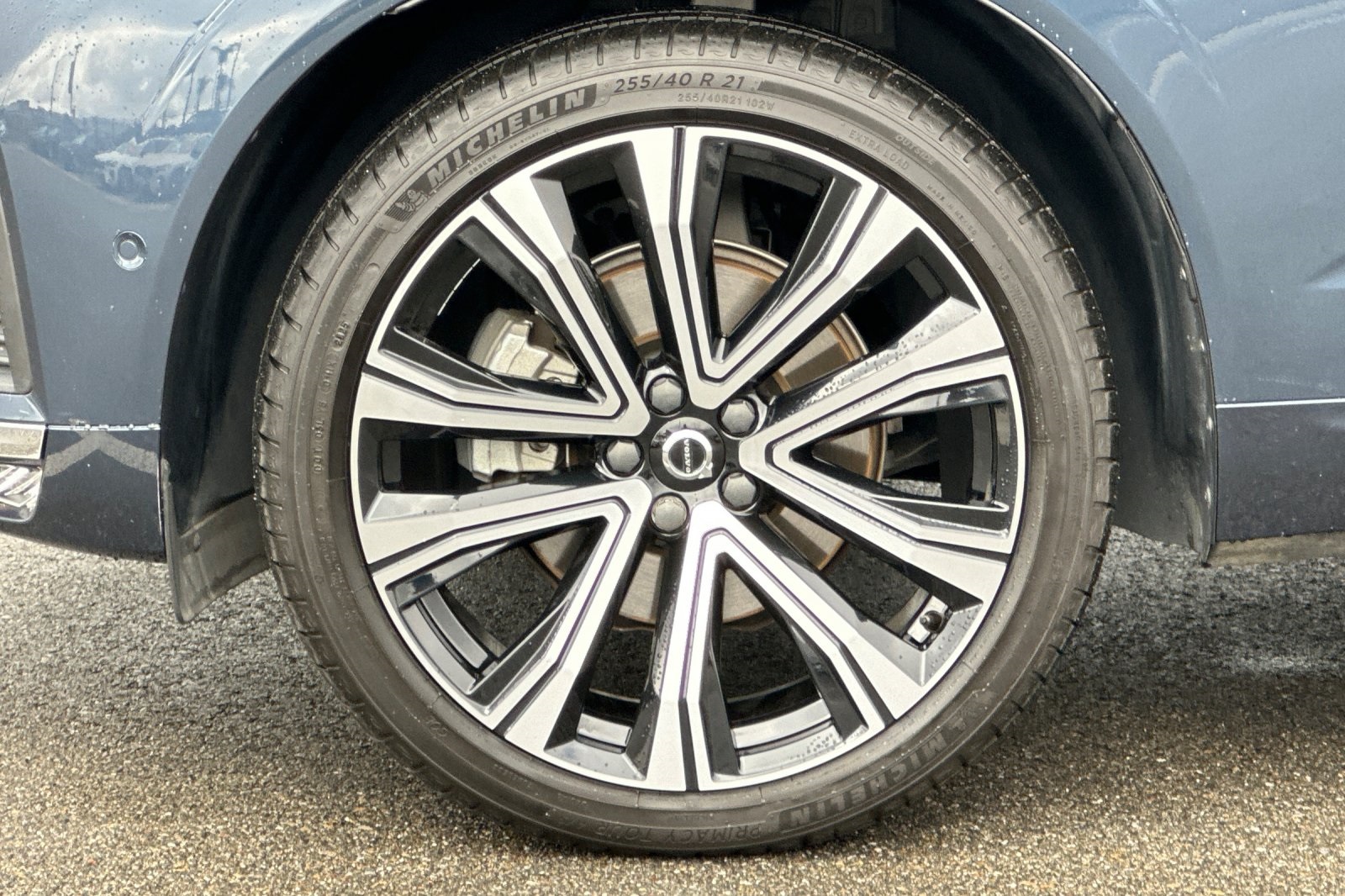 2023 Volvo XC60 B5 Ultimate photo 31