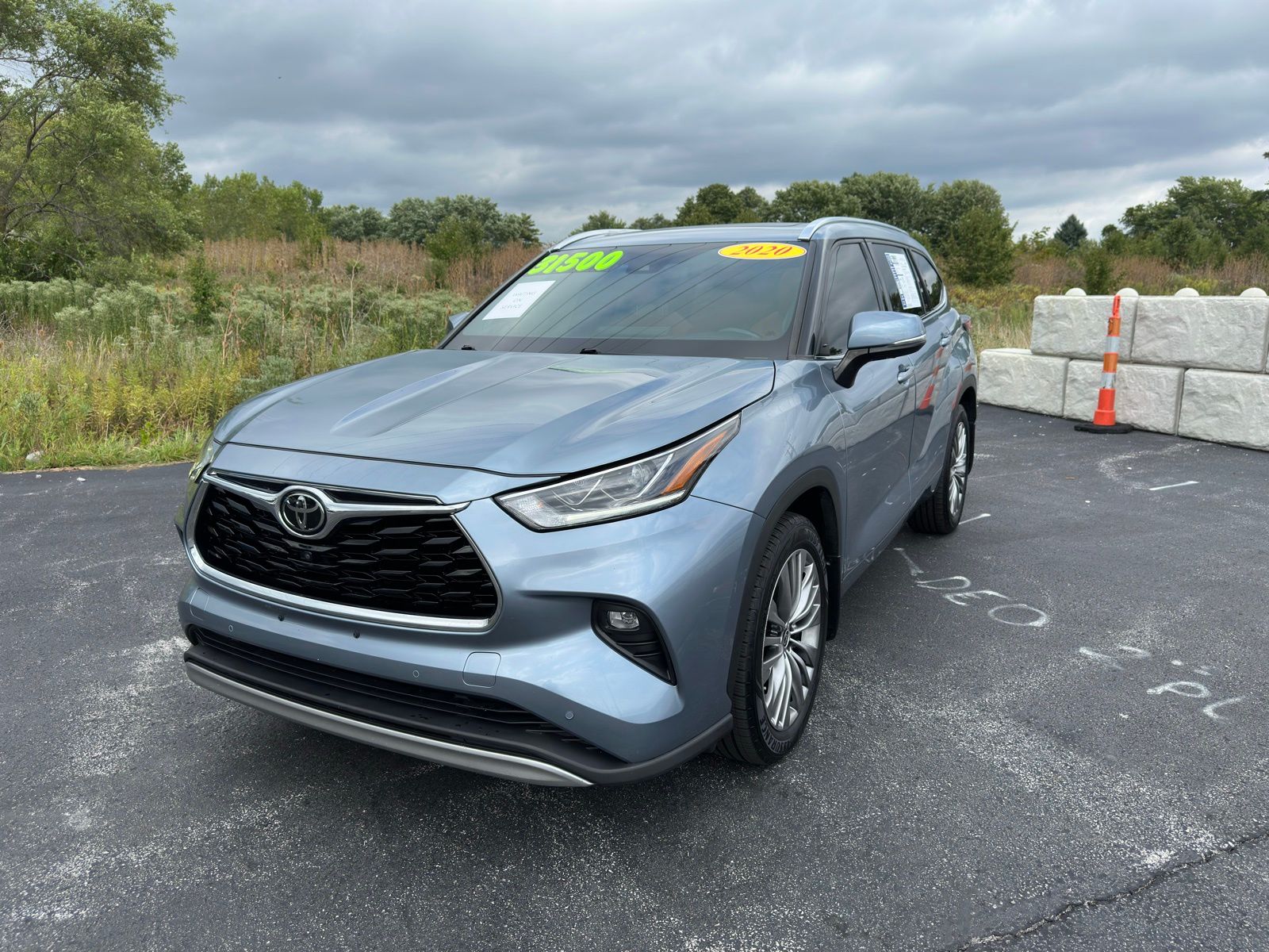 2020 Toyota Highlander Platinum photo 2