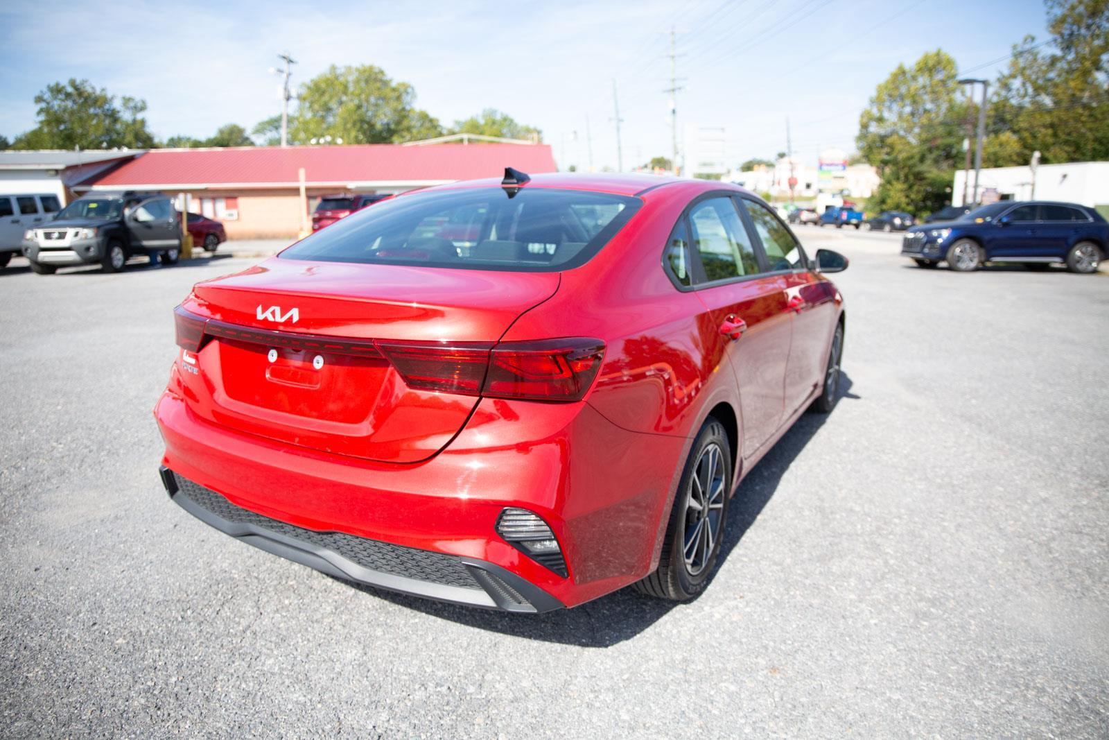 2024 Kia Forte LXS photo 3