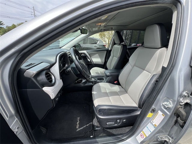 2018 Toyota RAV4 Limited photo 3