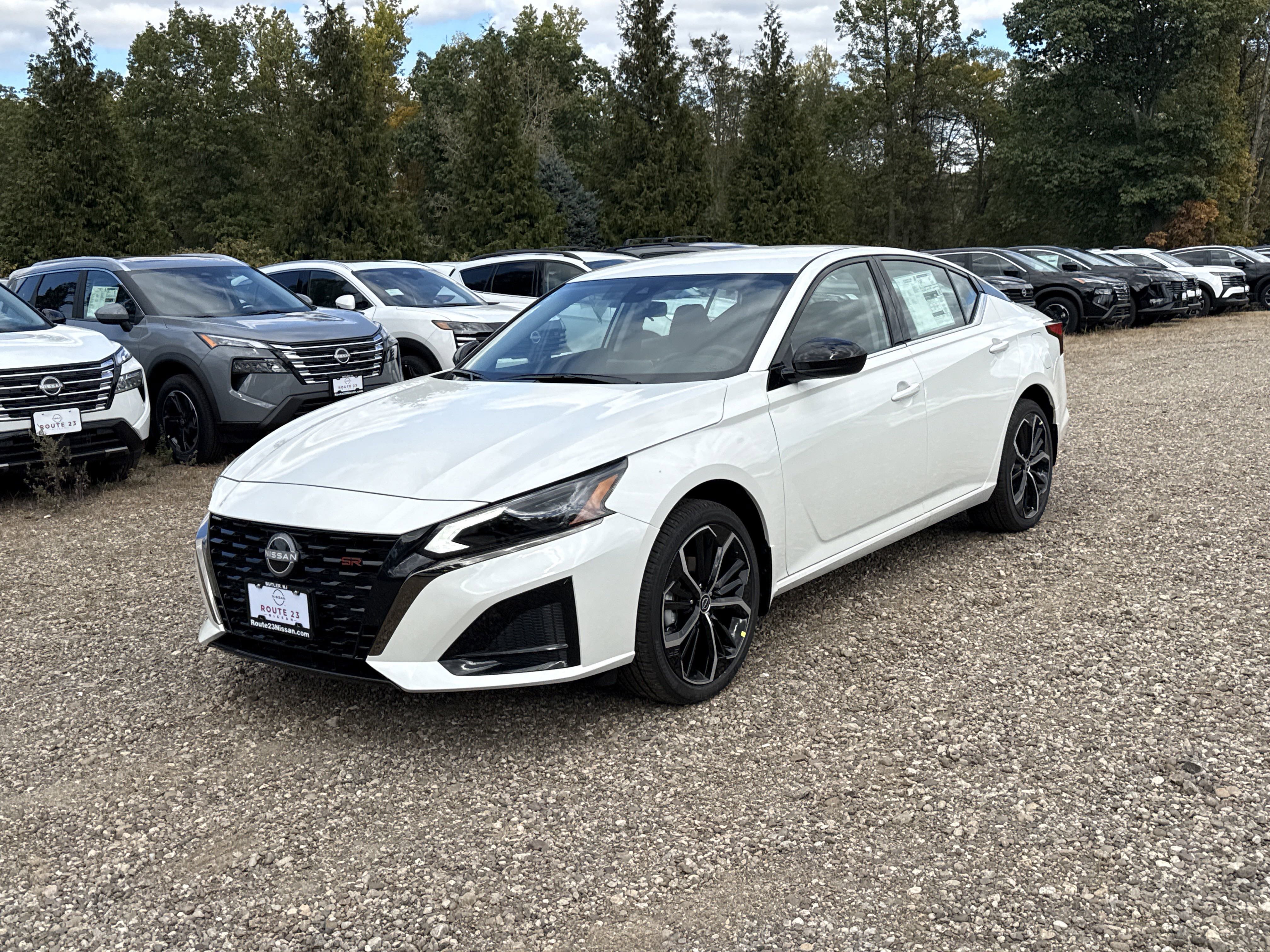 2025 Nissan Altima SR's photo