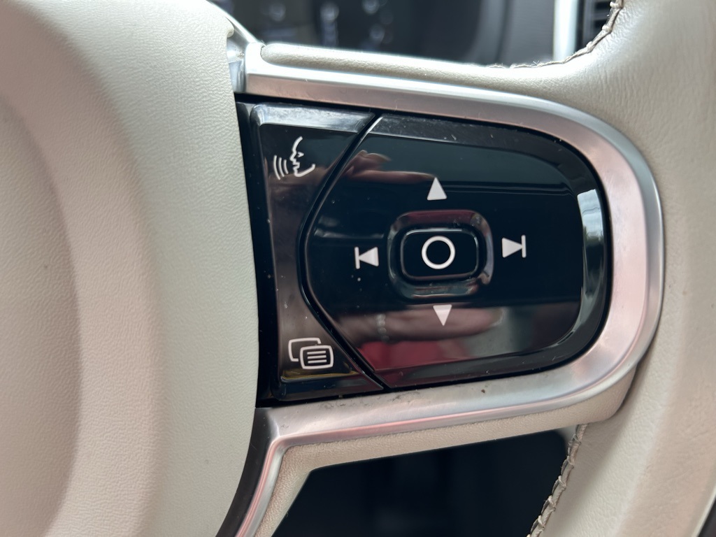 2021 Volvo XC90 T5 Momentum photo 11