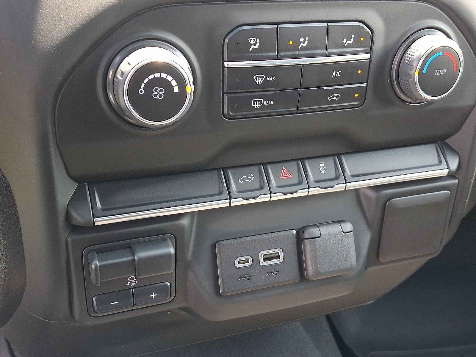2023 Chevrolet Silverado 2500HD Custom photo 15