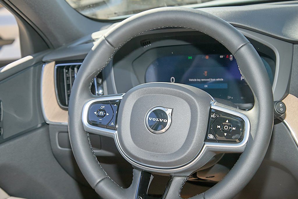 2026 VOLVO XC60 - Image 22