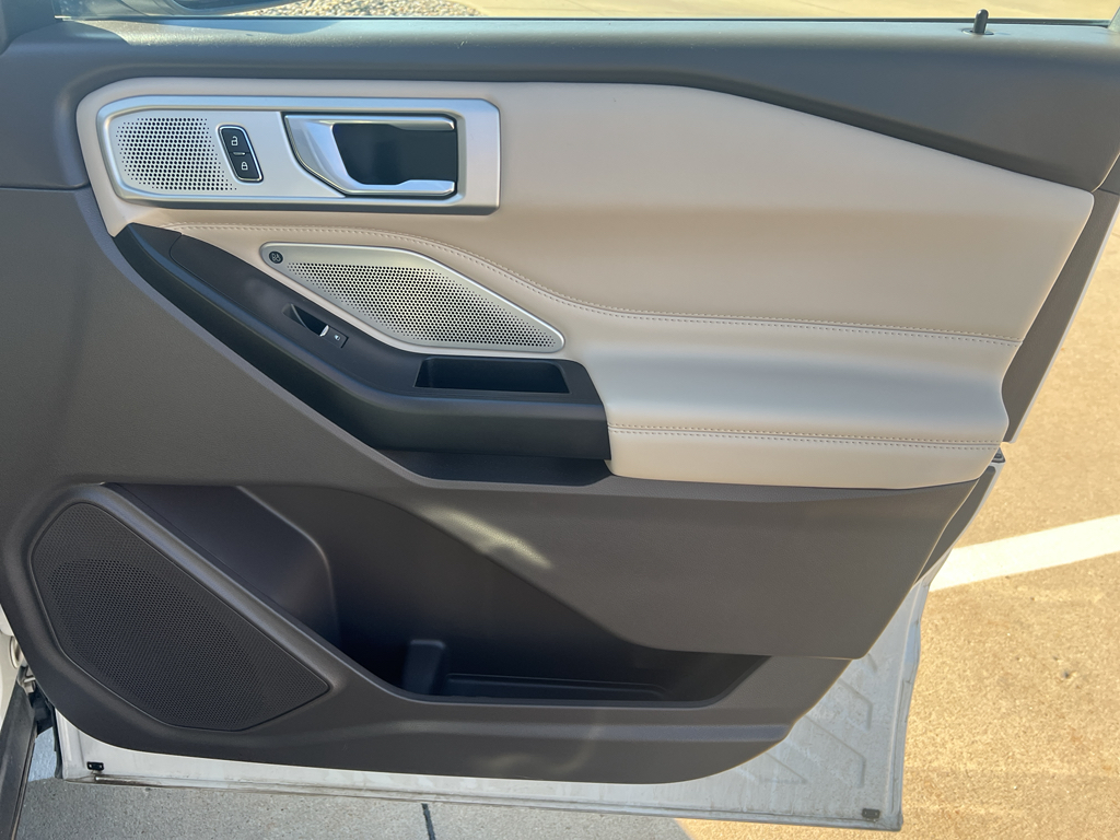 2020 Ford Explorer Platinum photo 30