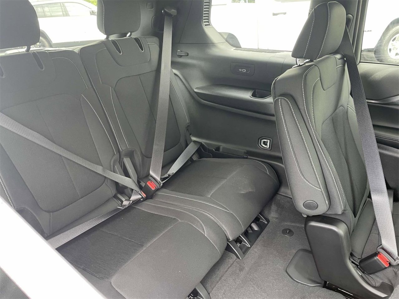 2025 Jeep Grand Cherokee Laredo photo 24