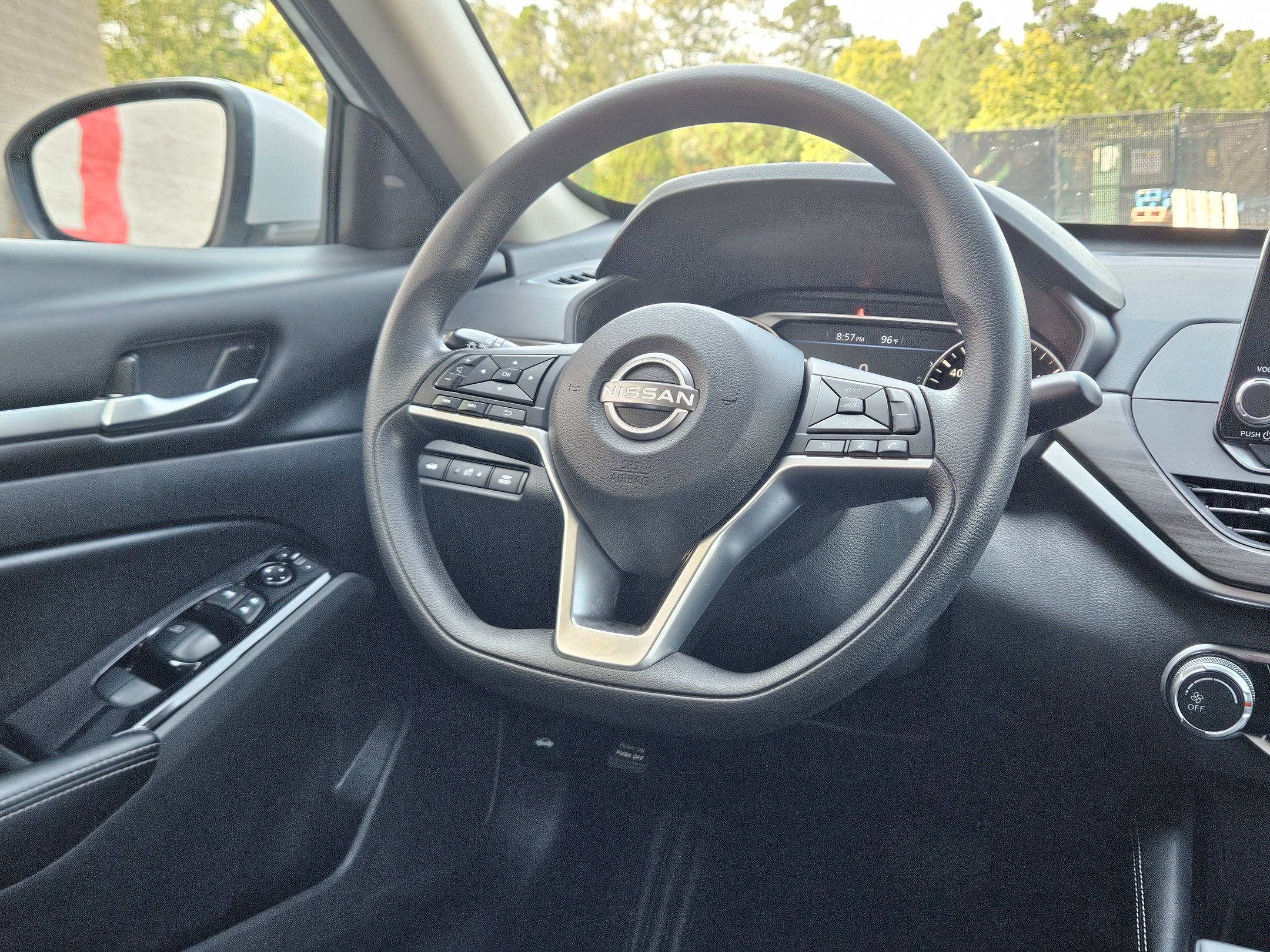 2023 Nissan Altima 2.5 SV photo 9