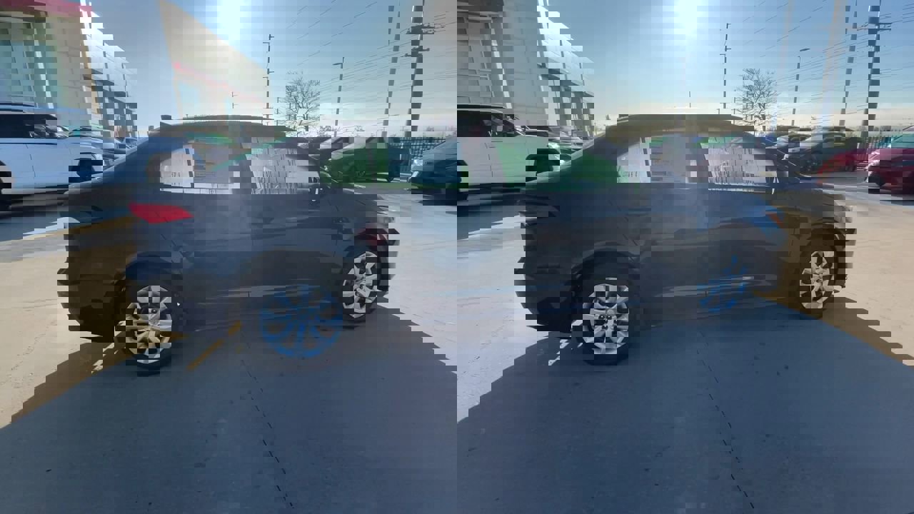 2025 Toyota Corolla LE photo 9