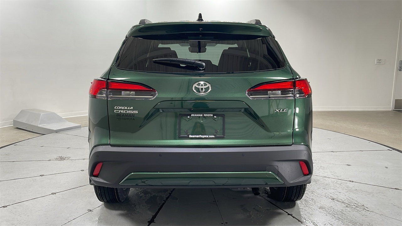 2025 Toyota Corolla Cross XLE photo 4