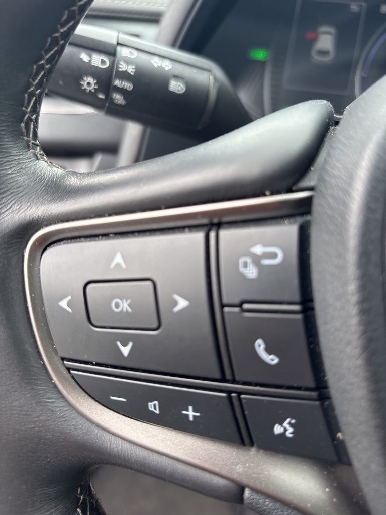 2020 Lexus UX 250h Premium photo 27