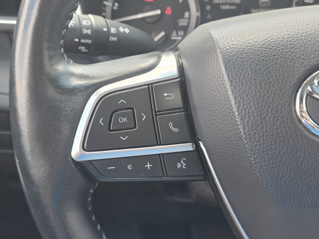 2021 Toyota Highlander XLE photo 28