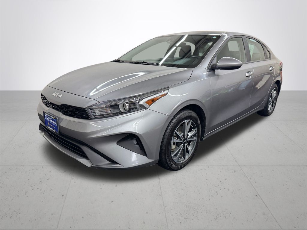 2024 Kia Forte LXS photo 2