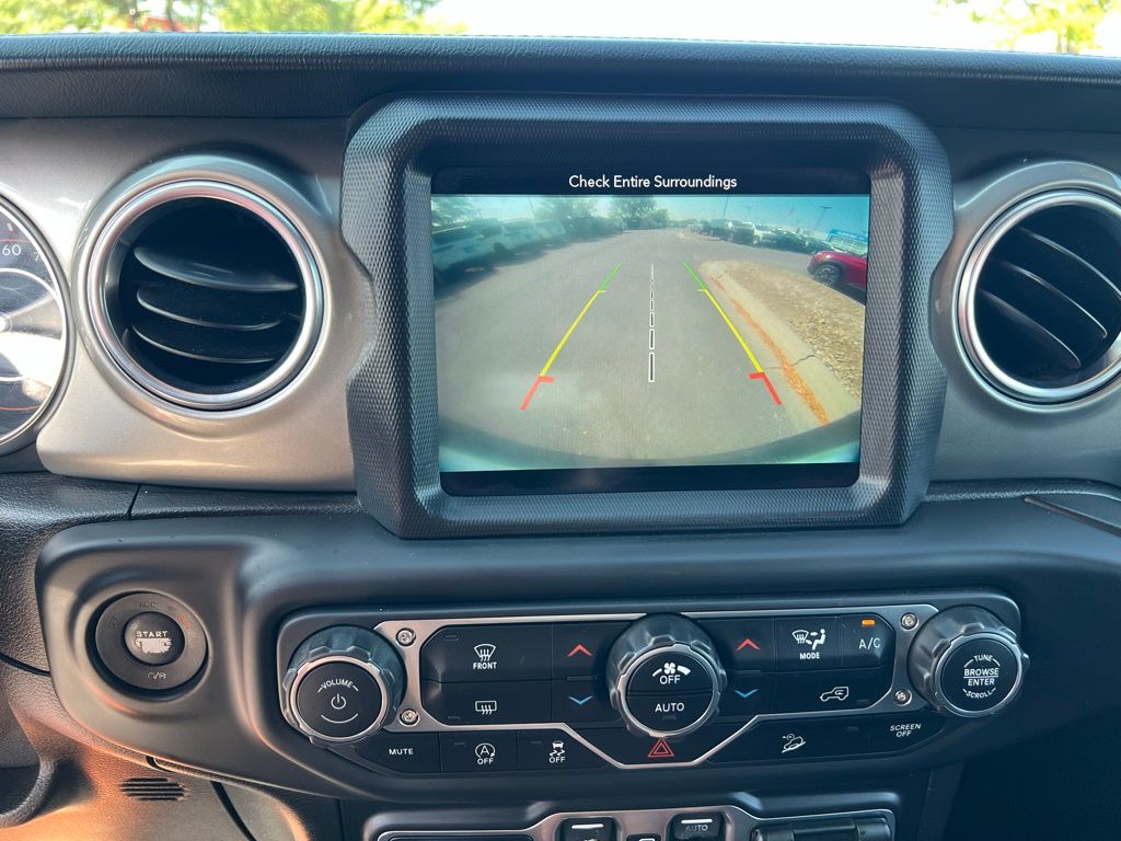 2019 Jeep Wrangler Unlimited Sahara photo 31