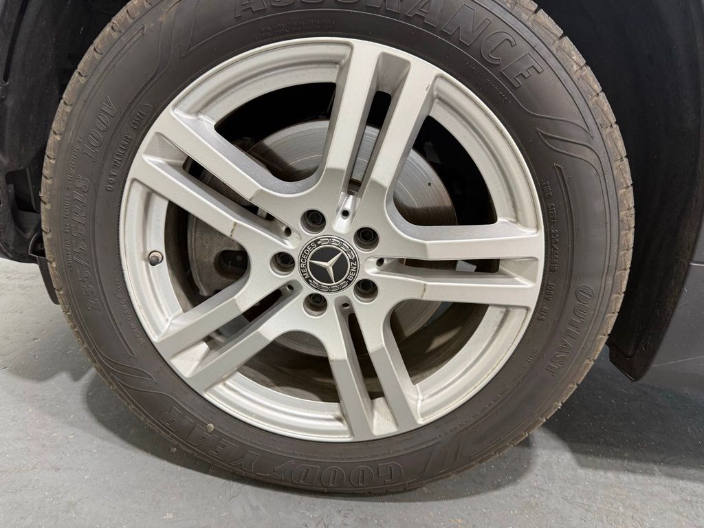 2020 Mercedes Benz GLB 250 photo 2