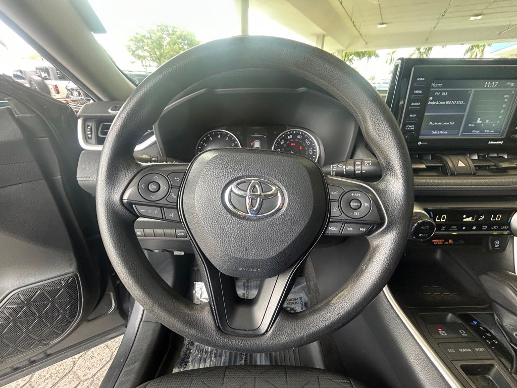 2021 Toyota RAV4 XLE photo 11