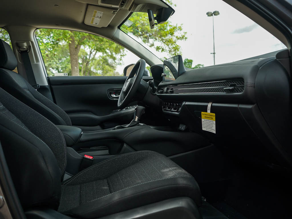 2026 Honda HR-V LX photo 9