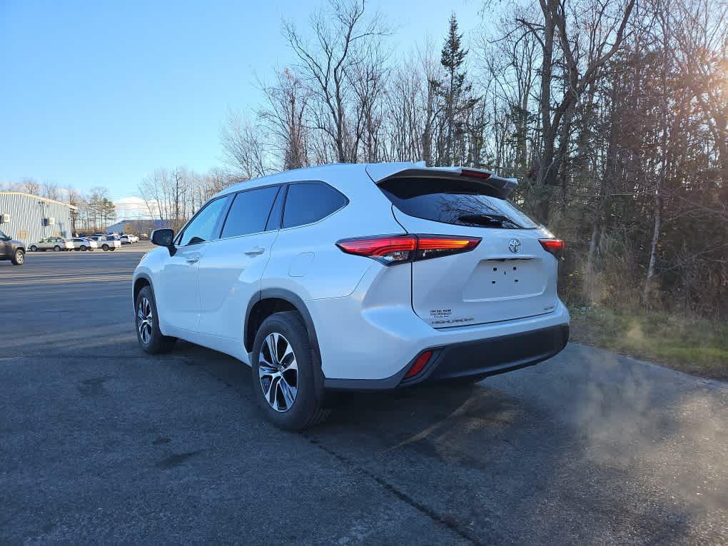 2022 Toyota Highlander XLE photo 3