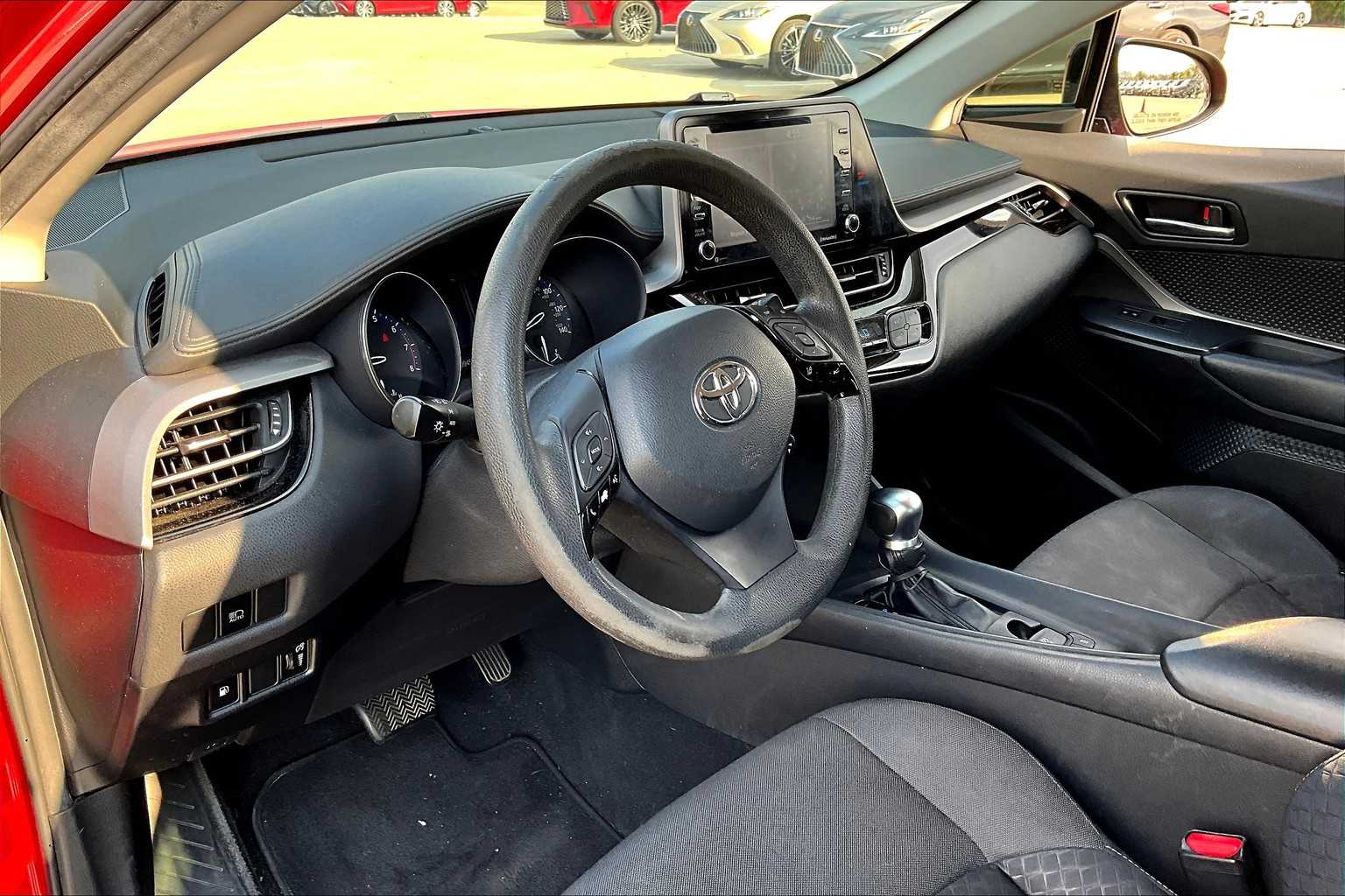 2020 Toyota C-HR LE photo 16