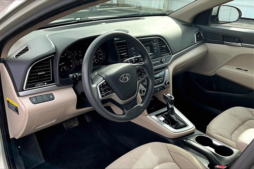 2017 Hyundai Elantra SE photo 8