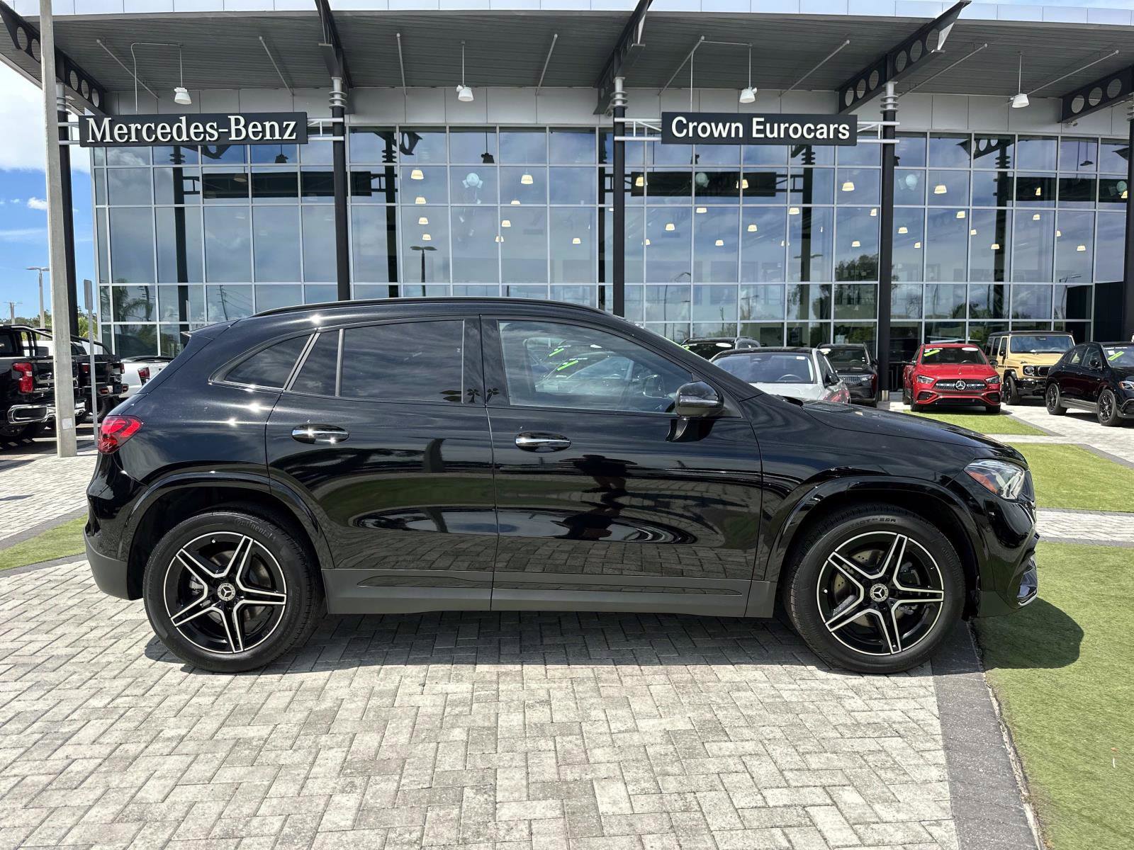 2025 Mercedes Benz GLA 250 photo 3